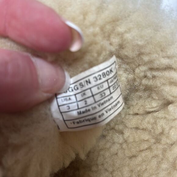 UGG Kids Bailey Bow II Chestnut Short Boots. Size 3. - Picture 12 of 12